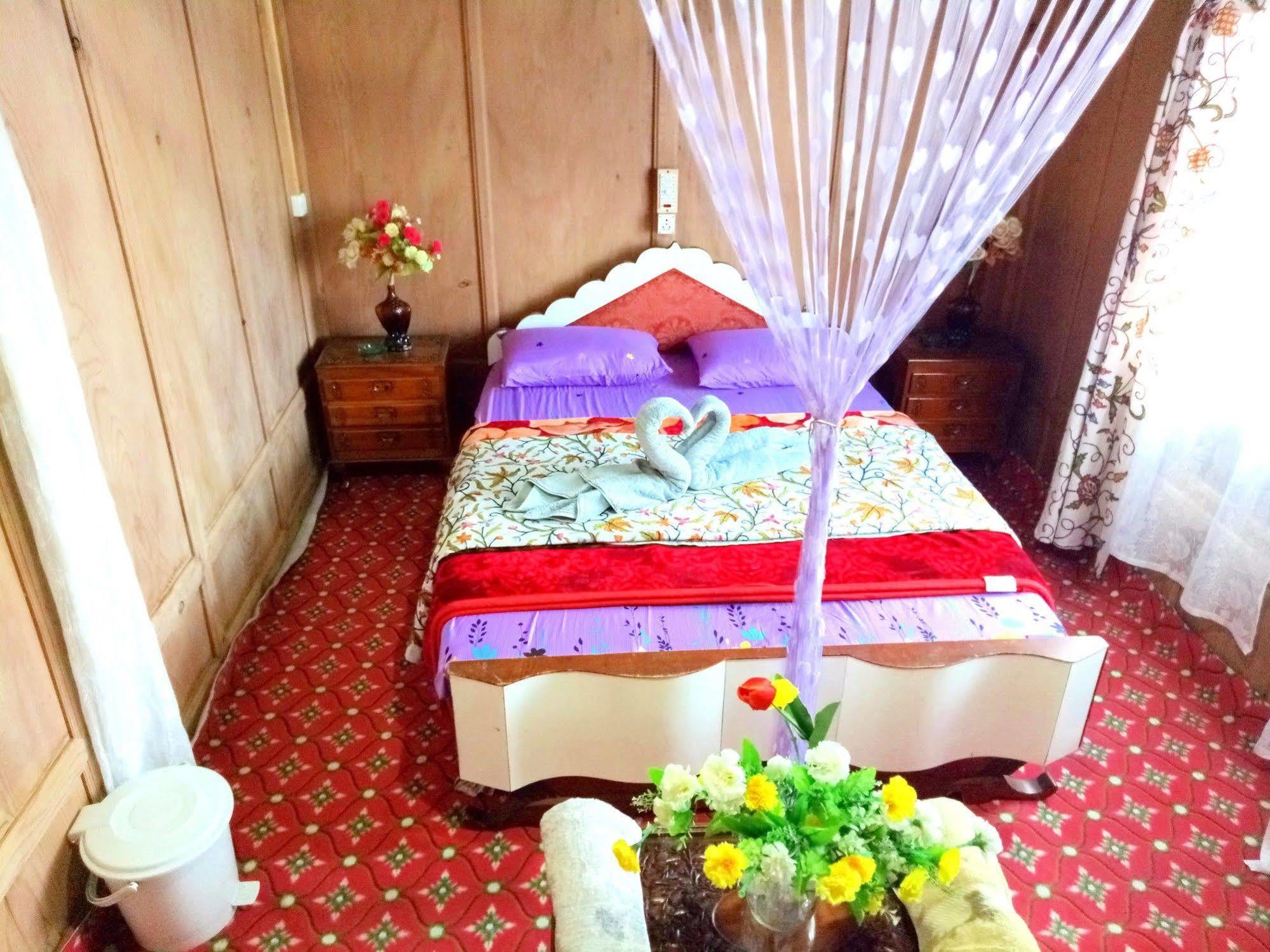 New Bul Bul Group Of Houseboats Srinagar Otel Durgjan Dış mekan fotoğraf