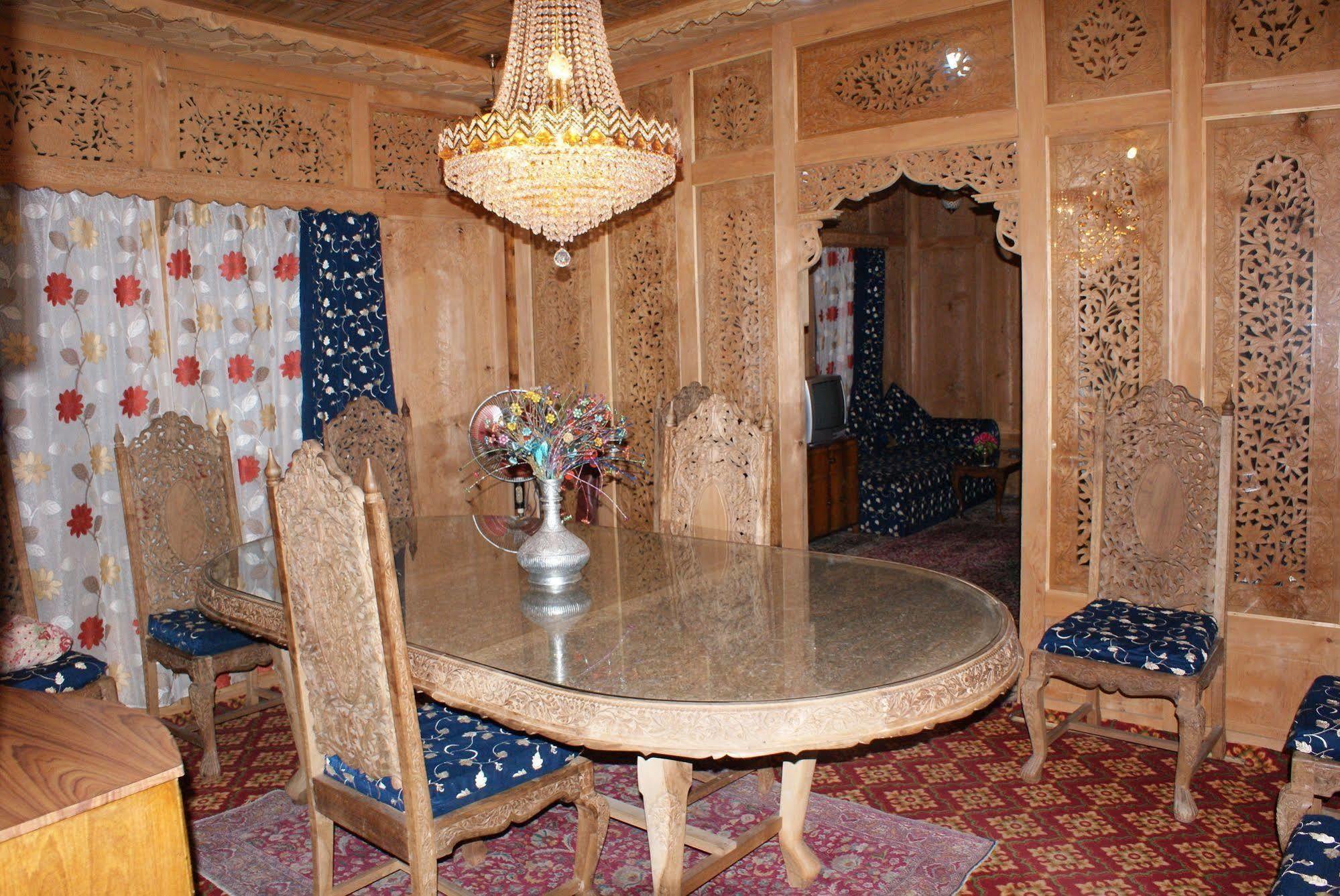 New Bul Bul Group Of Houseboats Srinagar Otel Durgjan Dış mekan fotoğraf