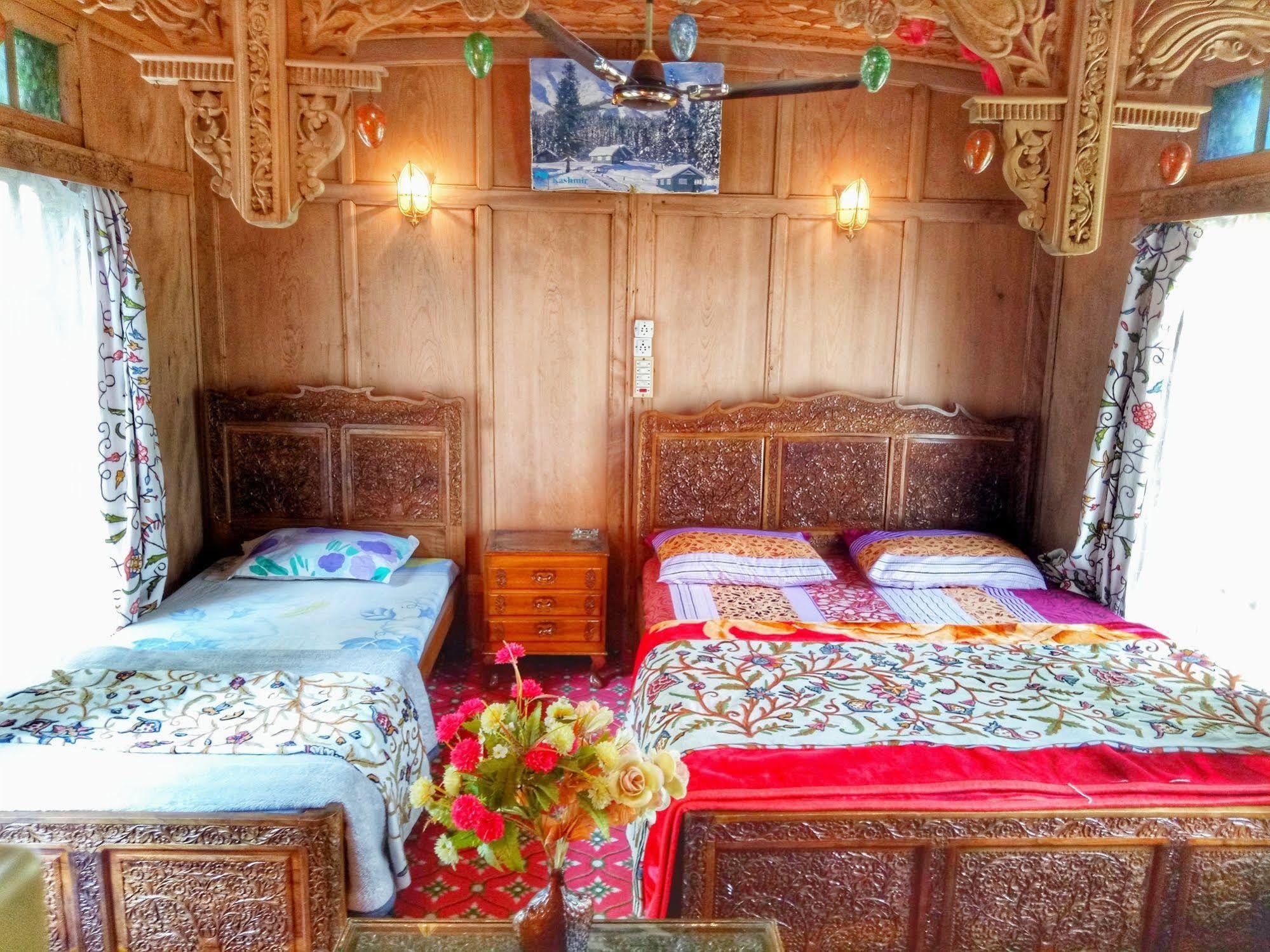 New Bul Bul Group Of Houseboats Srinagar Otel Durgjan Dış mekan fotoğraf