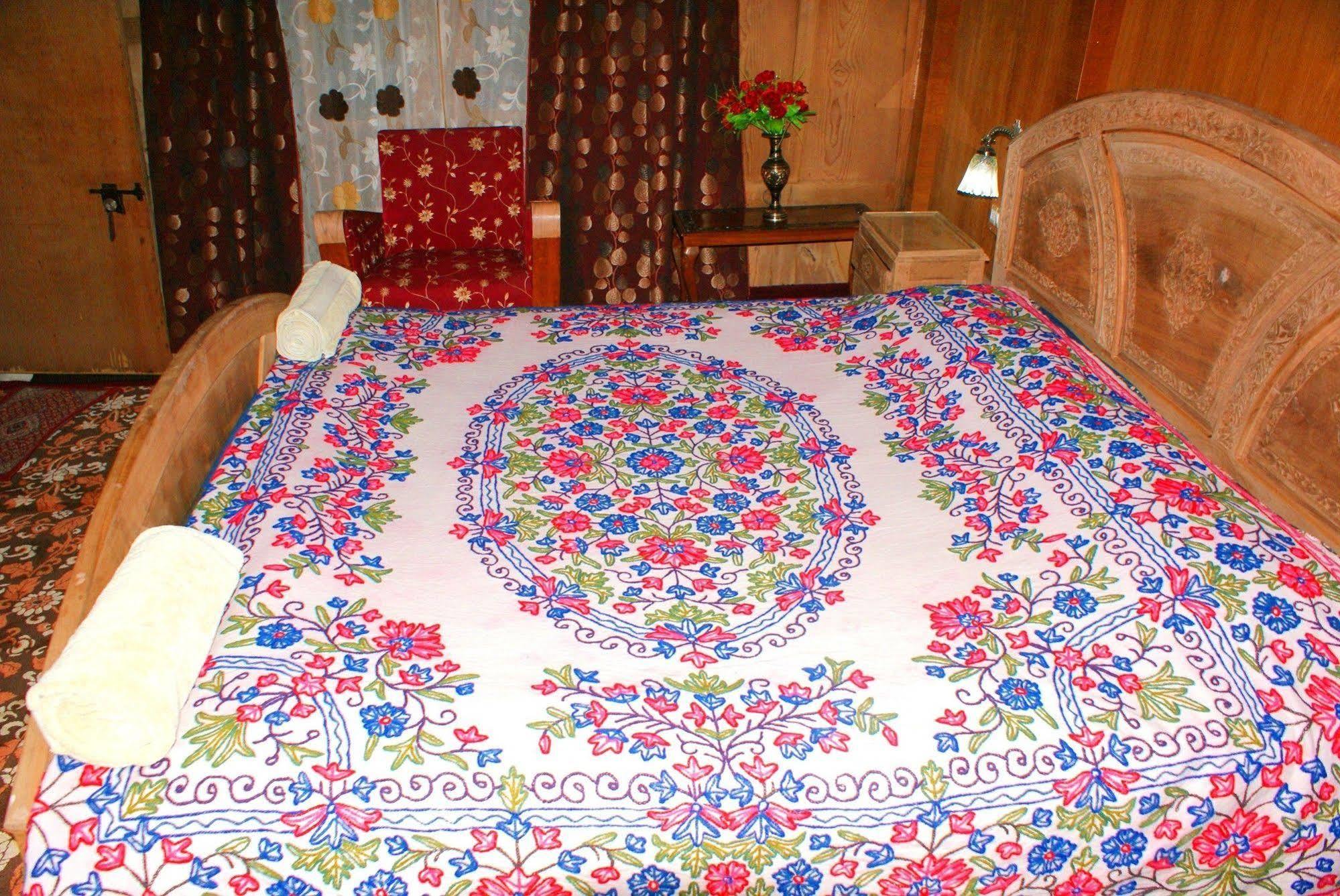 New Bul Bul Group Of Houseboats Srinagar Otel Durgjan Dış mekan fotoğraf