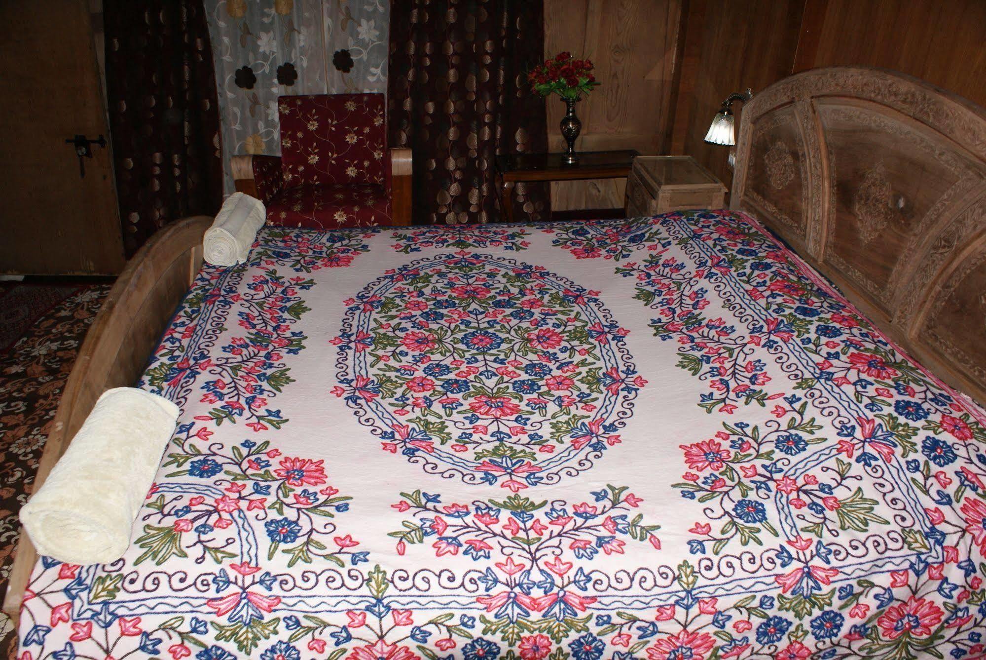 New Bul Bul Group Of Houseboats Srinagar Otel Durgjan Dış mekan fotoğraf